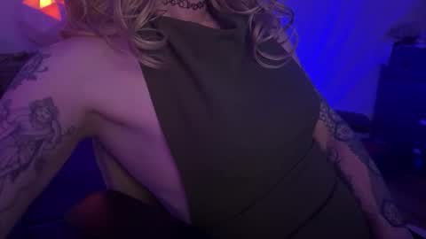 femme_mystique online show from December 22, 10:01 am