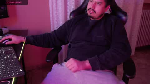 Snapshot of fernan_reds chatting on February 28, 9:23 pm Fernan online show from February 28, 9:23 pm