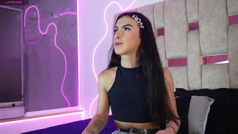 fernanda_thail_ online show from April 26, 7:44 pm