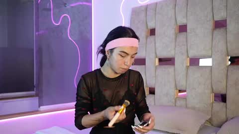 fernanda_thail_ online show from April 27, 7:45 pm