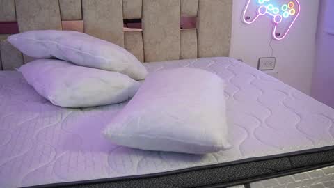 fernanda_thail_ online show from April 28, 2:27 am