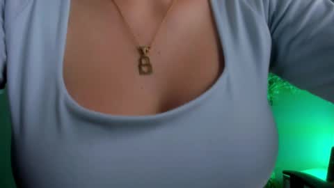 Snapshot of fernandadiaz05 chatting on January 11, 10:07 pm Fernanda Diaz online show from January 11, 10:07 pm