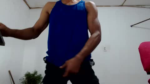 Snapshot of fernandez_latinblack chatting on December 11, 2:30 am fernandez_latinblack online show from December 11, 2:30 am