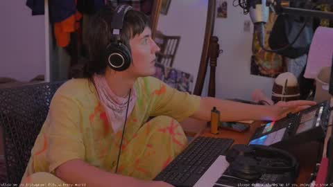 Snapshot of fernydew chatting on February 18, 8:16 am Fern next stream 430pm Monday PST online show from February 18, 8:16 am