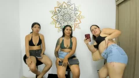 Snapshot of fetishgirlsxx chatting on June 17, 12:46 am Fetishgirlsxxx online show from June 17, 12:46 am
