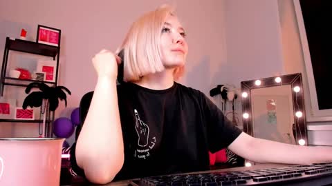 Snapshot of fetishrey chatting on January 18, 2:33 pm Rey online show from January 18, 2:33 pm