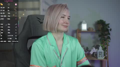 Snapshot of fetishrey chatting on November 18, 6:01 pm Rey online show from November 18, 6:01 pm