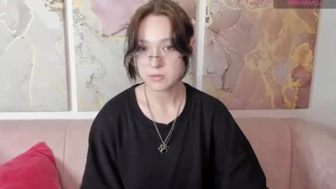 fiamoory online show from June 14, 1:25 am
