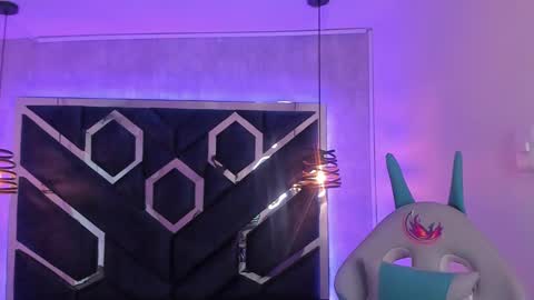   online show from February 5, 12:17 pm