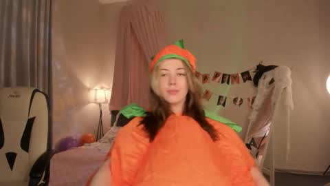 Snapshot of fieryfeline chatting on October 31, 3:07 am Filla online show from October 31, 3:07 am