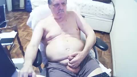 Snapshot of filhober chatting on January 1, 1:15 am filhober online show from January 1, 1:15 am