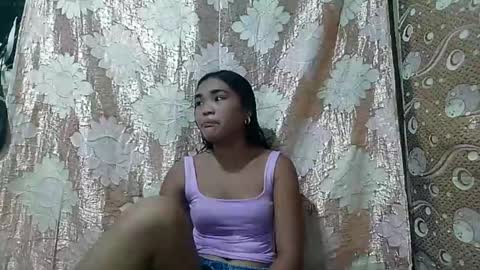 Snapshot of filipinagirl_18 chatting on April 5, 10:23 am filipinagirl_18 online show from April 5, 10:23 am