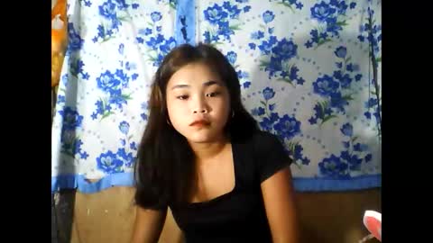 Snapshot of filipinagirl_18 chatting on April 6, 6:36 am filipinagirl_18 online show from April 6, 6:36 am
