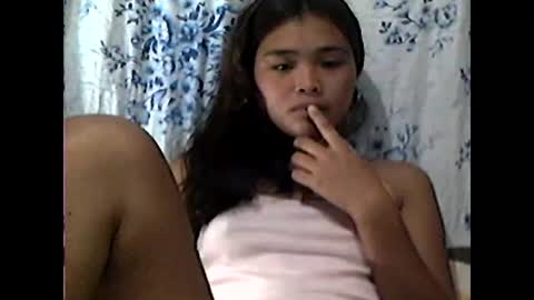 Snapshot of filipinagirl_18 chatting on April 14, 9:21 pm filipinagirl_18 online show from April 14, 9:21 pm