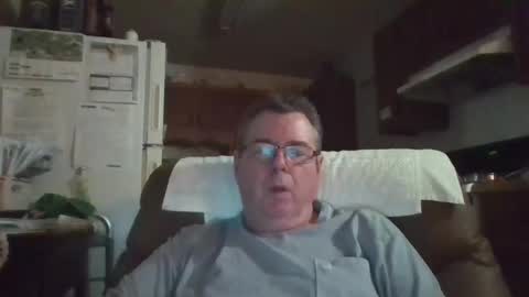 Snapshot of finderfiner chatting on March 1, 6:35 am finderfiner online show from March 1, 6:35 am