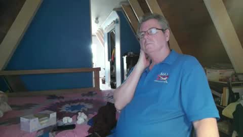 Snapshot of finderfiner chatting on December 13, 7:53 pm finderfiner online show from December 13, 7:53 pm