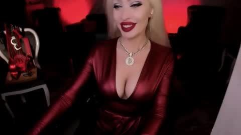 Snapshot of findom_god chatting on November 15, 1:58 am AlfaFemale online show from November 15, 1:58 am