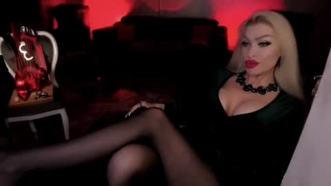 Snapshot of findom_god chatting on November 20, 4:34 am AlfaFemale online show from November 20, 4:34 am