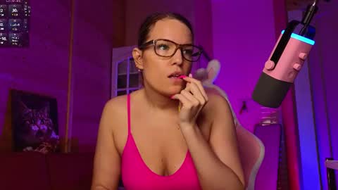 Lady online show from July 8, 6:01 pm