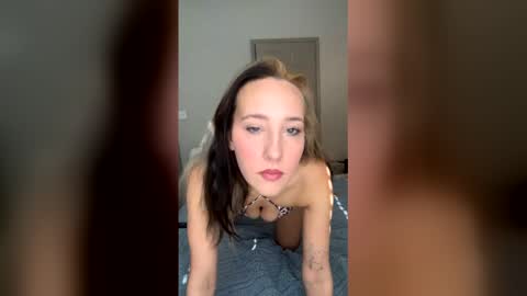 fineshytdaisy online show from January 7, 6:21 pm