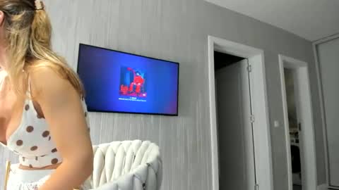 Snapshot of finestchantilly chatting on October 16, 3:18 am FinestChantilly online show from October 16, 3:18 am