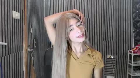 Snapshot of fiona908995 chatting on May 15, 11:28 am fiona908995 online show from May 15, 11:28 am