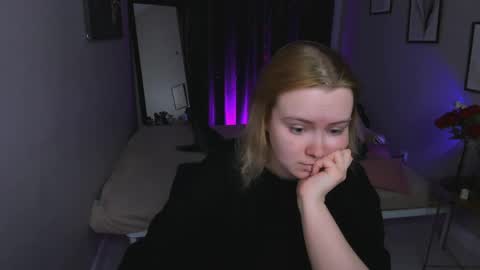 Fiona online show from May 2, 11:32 pm