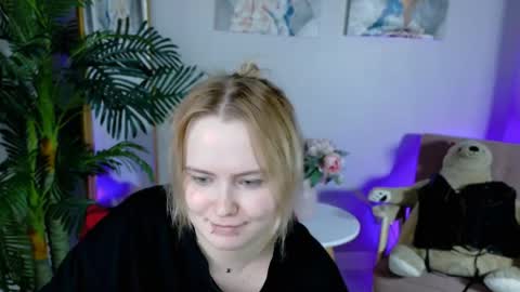 Fiona online show from May 7, 10:59 pm