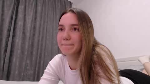 Snapshot of fireflies_fly_ chatting on November 24, 9:03 pm fireflies_fly_ online show from November 24, 9:03 pm