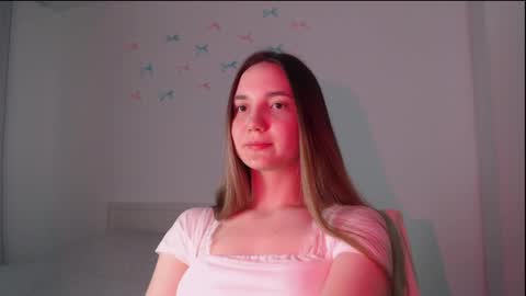 Snapshot of fireflies_fly_ chatting on April 24, 7:49 pm fireflies_fly_ online show from April 24, 7:49 pm