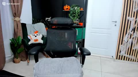 Snapshot of fireflowers_ chatting on October 29, 10:33 pm Kallisy online show from October 29, 10:33 pm