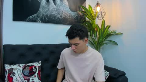 Nicolas online show from March 6, 8:27 pm