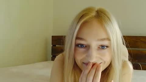 Snapshot of fitblondeprincess chatting on November 3, 8:54 pm flowergirl online show from November 3, 8:54 pm