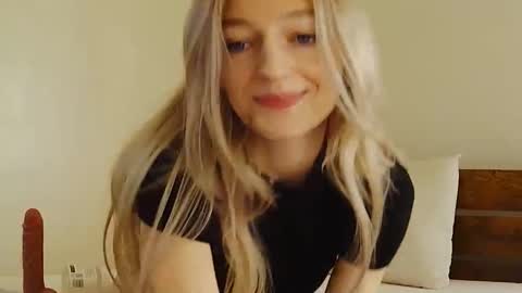 Snapshot of fitblondeprincess chatting on November 7, 7:58 pm flowergirl online show from November 7, 7:58 pm