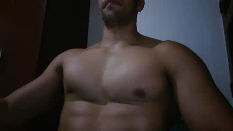 fitchestabs_69 online show from May 17, 9:33 pm