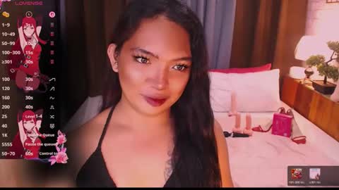 Snapshot of fitfemme_anna chatting on May 11, 9:59 am fitfemme_anna online show from May 11, 9:59 am