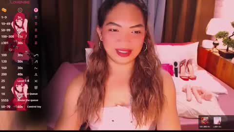 Snapshot of fitfemme_anna chatting on May 24, 10:31 am fitfemme_anna online show from May 24, 10:31 am