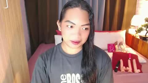 Snapshot of fitfemme_anna chatting on May 25, 10:32 am fitfemme_anna online show from May 25, 10:32 am
