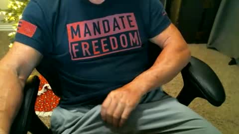 Snapshot of fitguy40 chatting on December 18, 3:56 am fitguy40 online show from December 18, 3:56 am