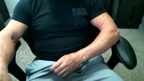 Snapshot of fitguy40 chatting on May 8, 7:19 pm fitguy40 online show from May 8, 7:19 pm