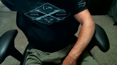 Snapshot of fitguy40 chatting on May 10, 3:44 am fitguy40 online show from May 10, 3:44 am