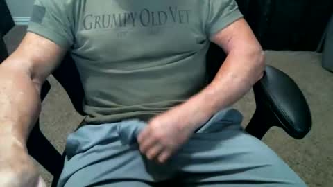 Snapshot of fitguy40 chatting on May 15, 3:24 am fitguy40 online show from May 15, 3:24 am
