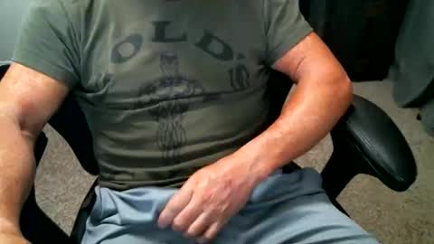 Snapshot of fitguy40 chatting on May 17, 7:32 pm fitguy40 online show from May 17, 7:32 pm