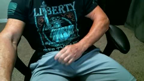 Snapshot of fitguy40 chatting on May 19, 2:51 am fitguy40 online show from May 19, 2:51 am