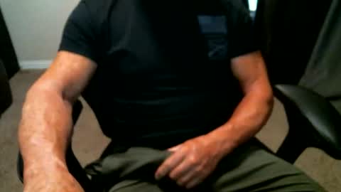 Snapshot of fitguy40 chatting on May 25, 4:07 am fitguy40 online show from May 25, 4:07 am
