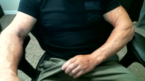 Snapshot of fitguy40 chatting on June 11, 8:51 pm fitguy40 online show from June 11, 8:51 pm