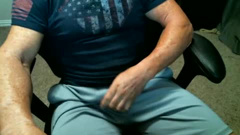 Snapshot of fitguy40 chatting on June 17, 3:31 am fitguy40 online show from June 17, 3:31 am