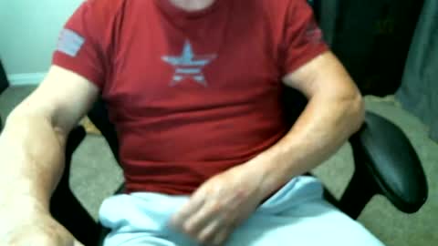 Snapshot of fitguy40 chatting on June 17, 9:16 pm fitguy40 online show from June 17, 9:16 pm
