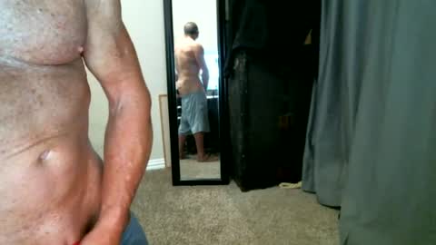 Snapshot of fitguy40 chatting on June 18, 1:37 pm fitguy40 online show from June 18, 1:37 pm