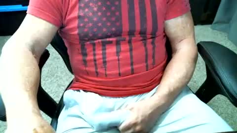Snapshot of fitguy40 chatting on August 5, 9:06 pm fitguy40 online show from August 5, 9:06 pm